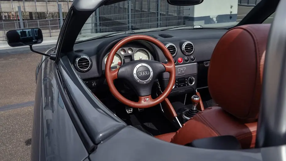Audi TT Restomod Das Cockpit des Audi TT Restomod.