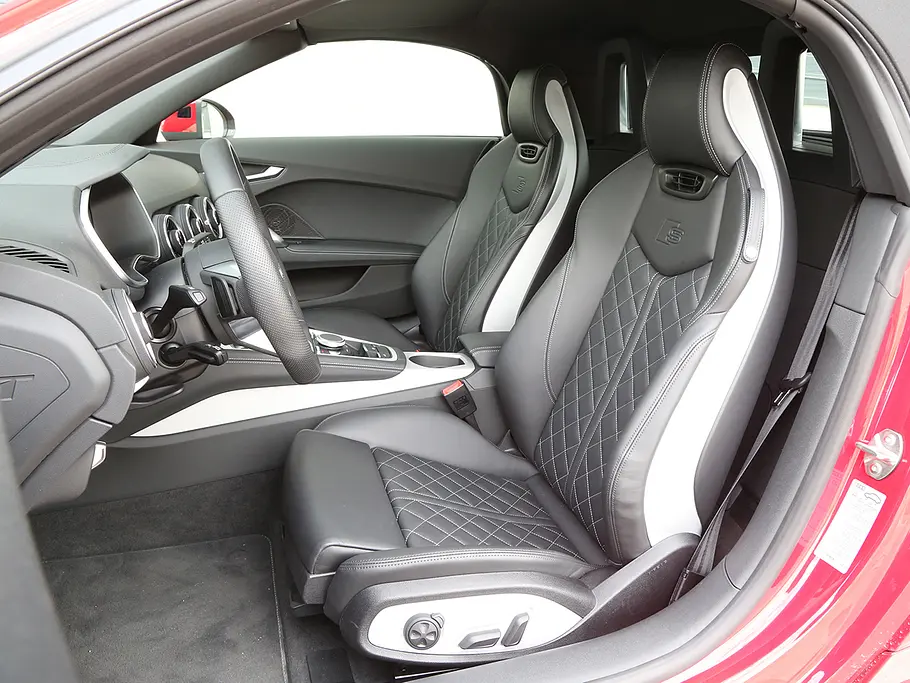 Audi TT Roadster 2.0 TFSI quattro S tronic Audi TT Roadster 2.0 TFSI quattro S tronic Sportler Test Innenraum Sitze