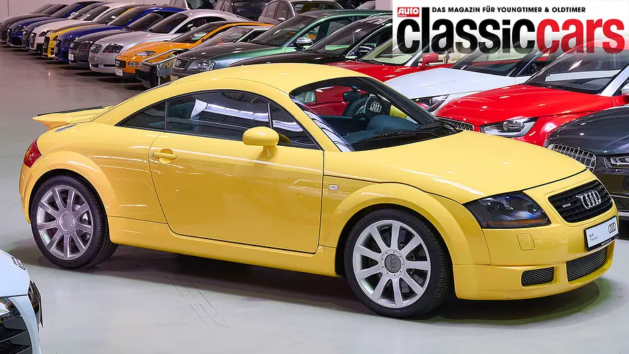 Audi TT RS4 statisch von schräg vorne fotografiert.
