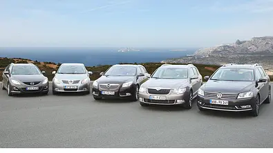 Fünf Mittelklasse-Kombis im Test der AUTO ZEITUNG: Mazda, Opel, Skoda, Toyota und VW