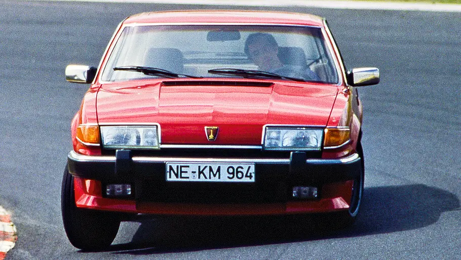 Austin Rover Vitesse fahrend von vorne fotografiert. 