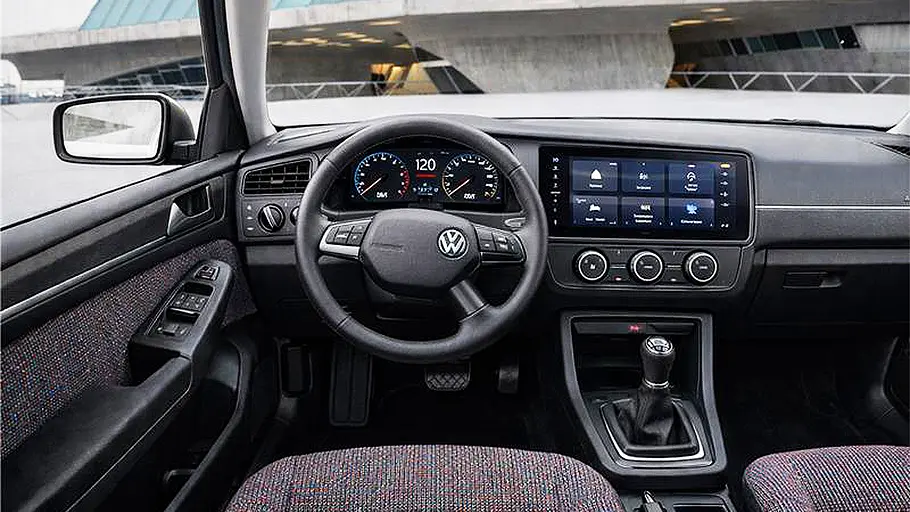 Blick auf die KI-generierten Armaturen eines Volkswagens.