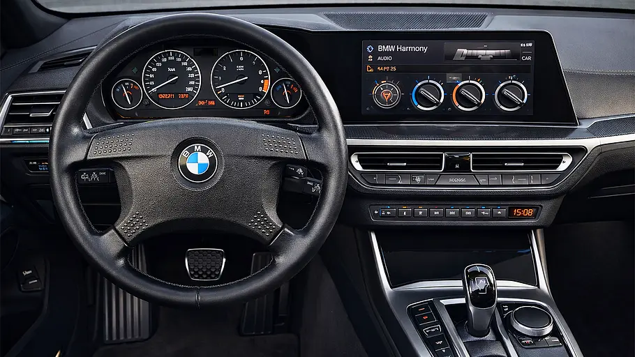 Blick auf die KI-generierten Armaturen eines BMW.