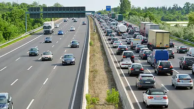 Autobahn in Deutschland - Foto: Fotolia