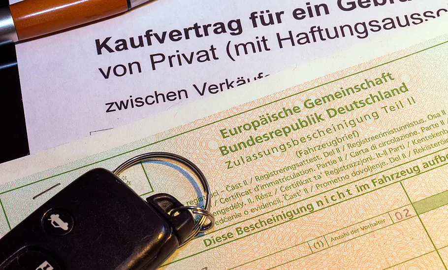 Beim privaten Autokauf ist es üblich, dass der Käufer:in die Sachmängelhaftung ausschließt.