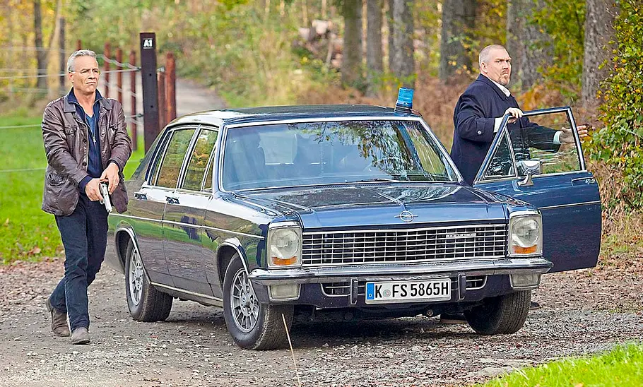 Opel Diplomat V8 Der Opel Diplomat V8 statisch von schräg vorne fotografiert.