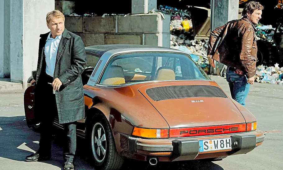 Porsche 911 Targa Der Porsche 911 Targa statisch von schräg hinten fotografiert.