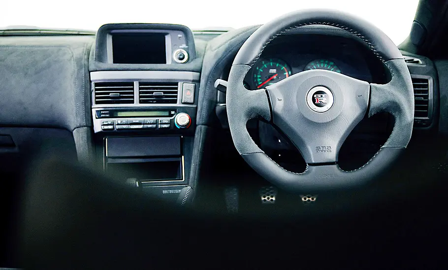 Cockpit des BBL Nissan Skyline R34 GT-R.