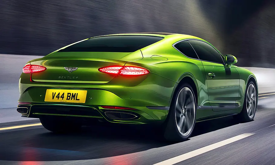 Bentley Continental GT Facelift (2024); fahrendes Auto von schräg hinten; Tunnel