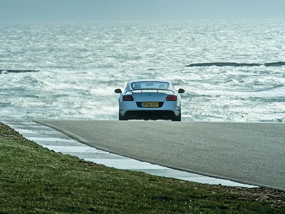 Bentley Continental GT3-R auf der Rennstrecke Anglesey Circuit bentley continental gt3 r luxus sportwagen v8 biturbo anglesley circuit