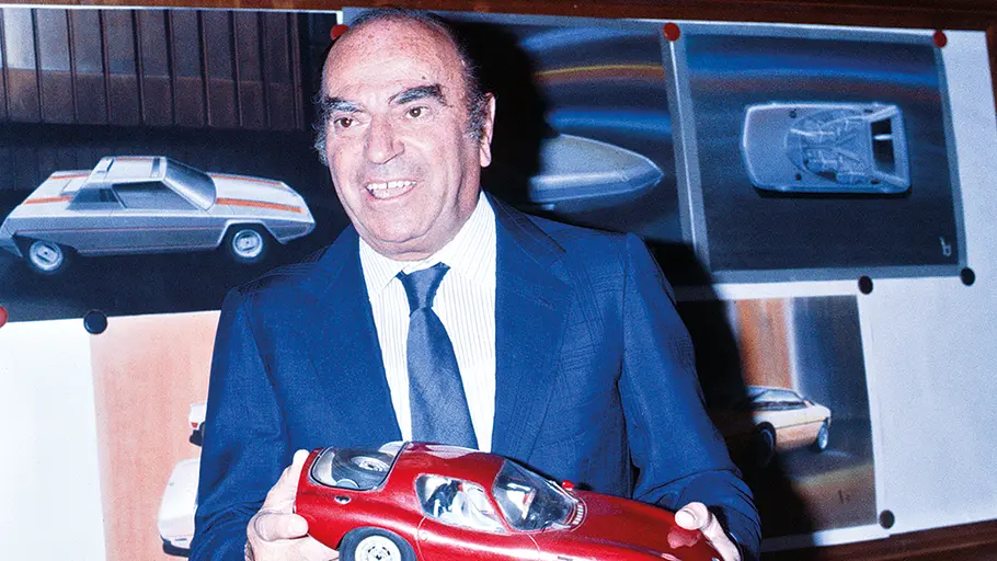 Traumwagen: Alfa Romeo Montreal Designer Nuccio Bertone von vorne fotografiert.