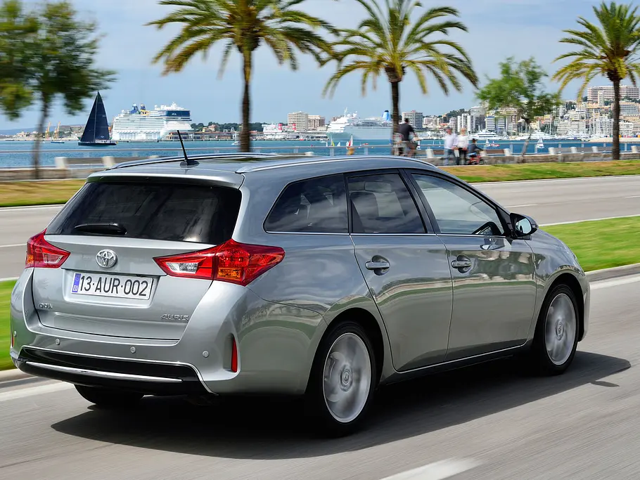Bilder 2013 Toyota Auris Touring Sports 1.6 Valvematic Kompaktklasse Einzeltest Heck