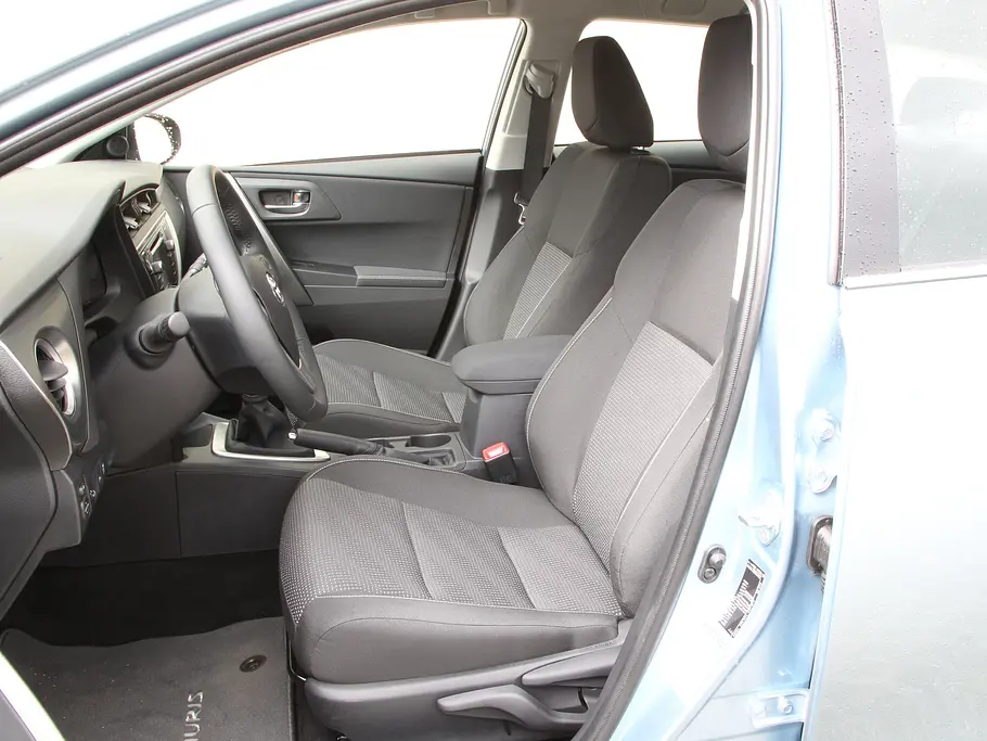 Bilder 2013 Toyota Auris Touring Sports 1.6 Valvematic Kompaktklasse Einzeltest Sitze