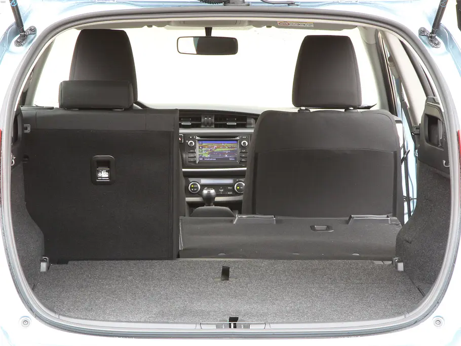 Bilder 2013 Toyota Auris Touring Sports 1.6 Valvematic Kompaktklasse Einzeltest Laderaum