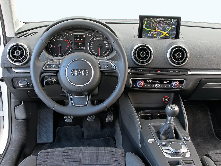 Bilder Audi A3 Limousine 2.0 TDI Kompaktklasse-Vergleich Cockpit