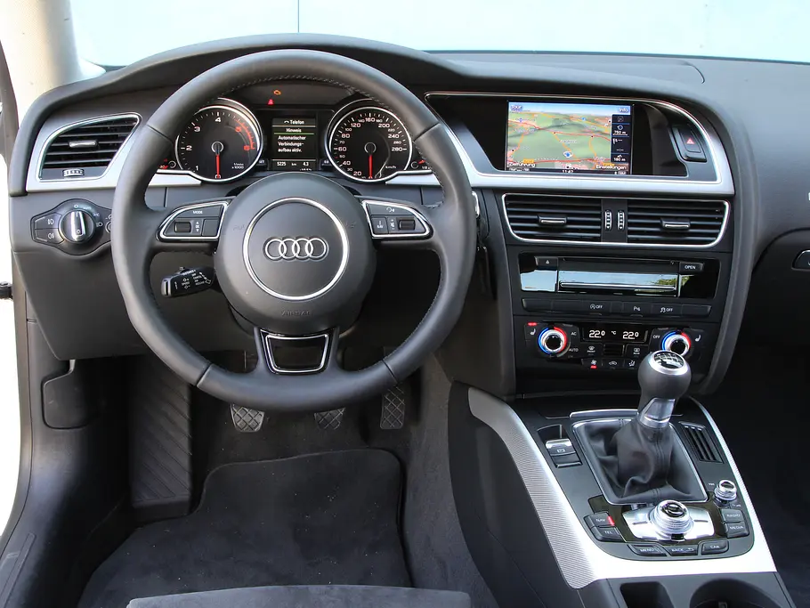 Bilder Audi A5 Sportback 2.0 TDI 2013 Vergleichstest Cockpit