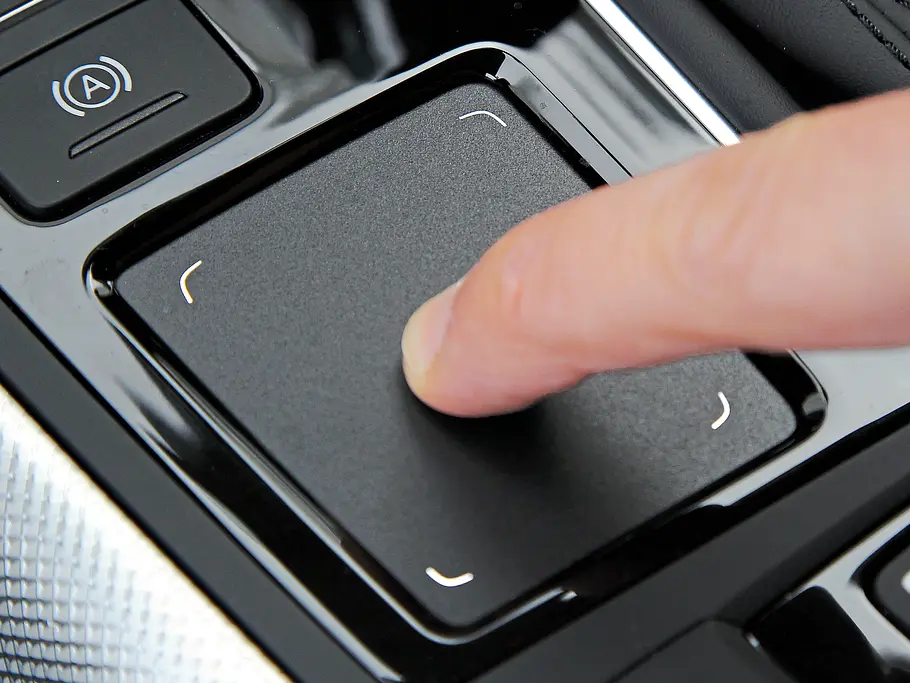 Bilder Audi A6 Avant 3.0 TDI quattro clean diesel Touchpad