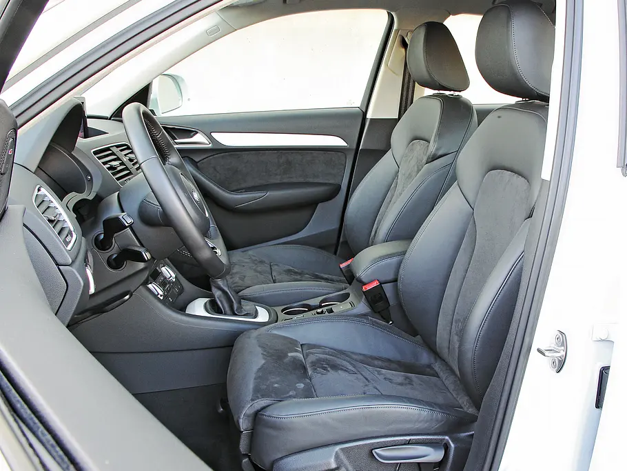 Bilder Audi Q3 2.0 TDI quattro Sportsitze