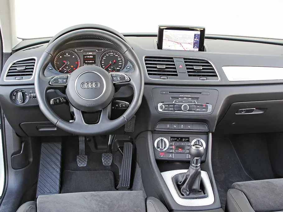 Bilder Audi Q3 2.0 TDI quattro Cockpit