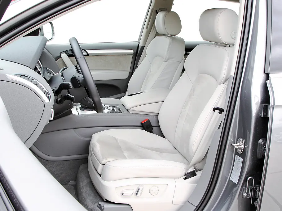 Bilder Audi Q7 3.0 TDI quattro clean diesel Oberklasse-SUV Sportsitze
