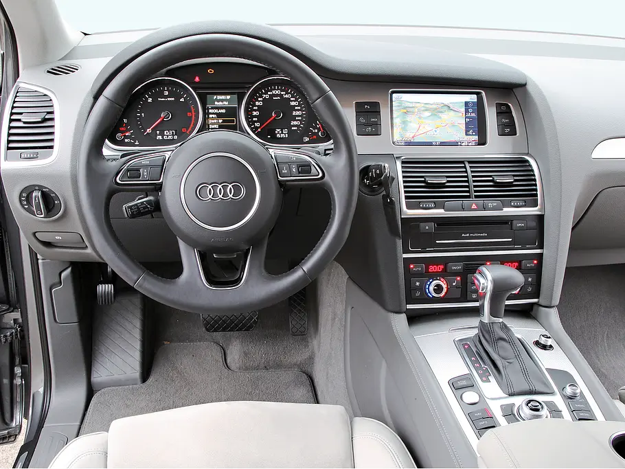 Bilder Audi Q7 3.0 TDI quattro clean diesel Oberklasse-SUV Cockpit