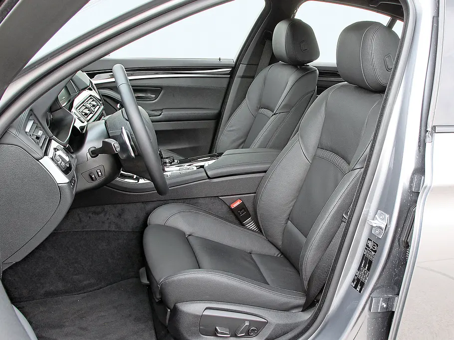 Bilder BMW 530d Oberklasse Limousinen Vergleich Innenraum