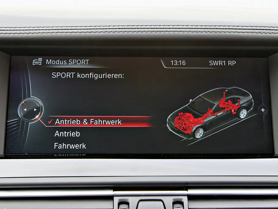 Bilder BMW 530d Oberklasse Limousinen Vergleich Display