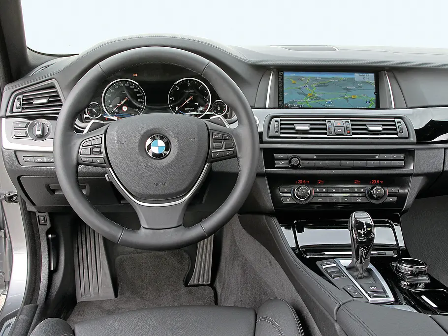 Bilder BMW 530d Oberklasse Limousinen Vergleich Cockpit