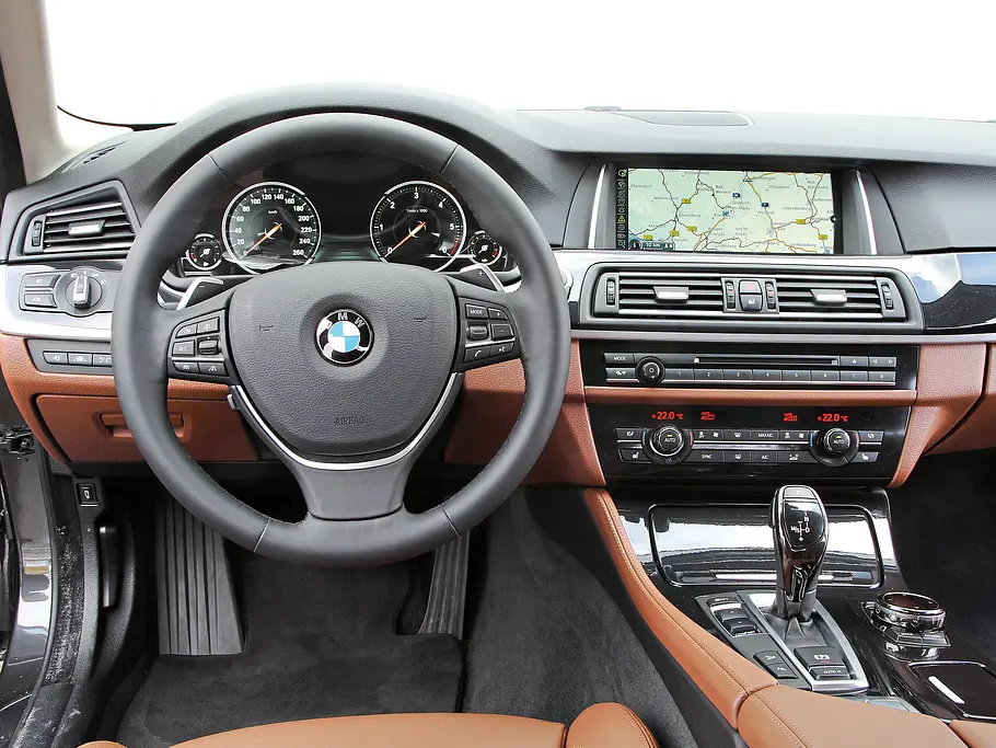 Bilder BMW 530d xDrive Touring Cockpit