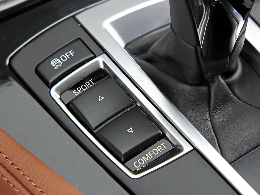 Bilder BMW 530d xDrive Touring Mittelkonsole