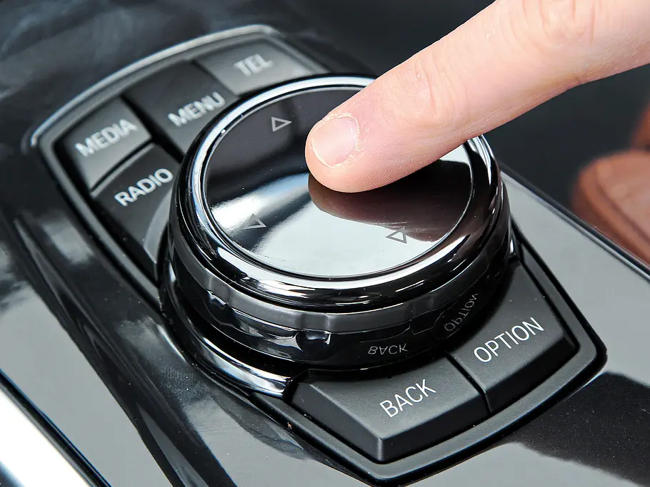 Bilder BMW 530d xDrive Touring Touchpad