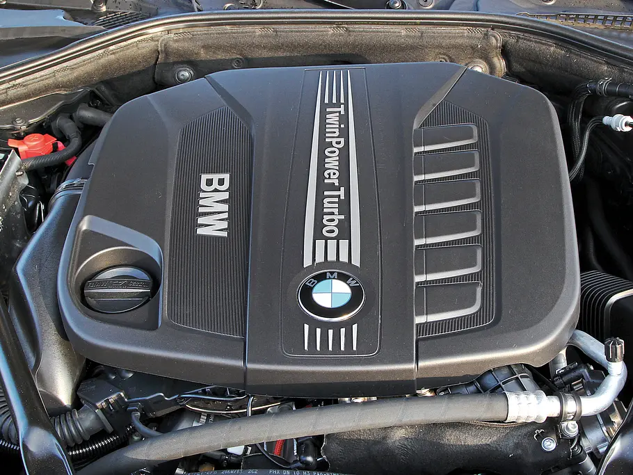 Bilder BMW 530d xDrive Touring Motor