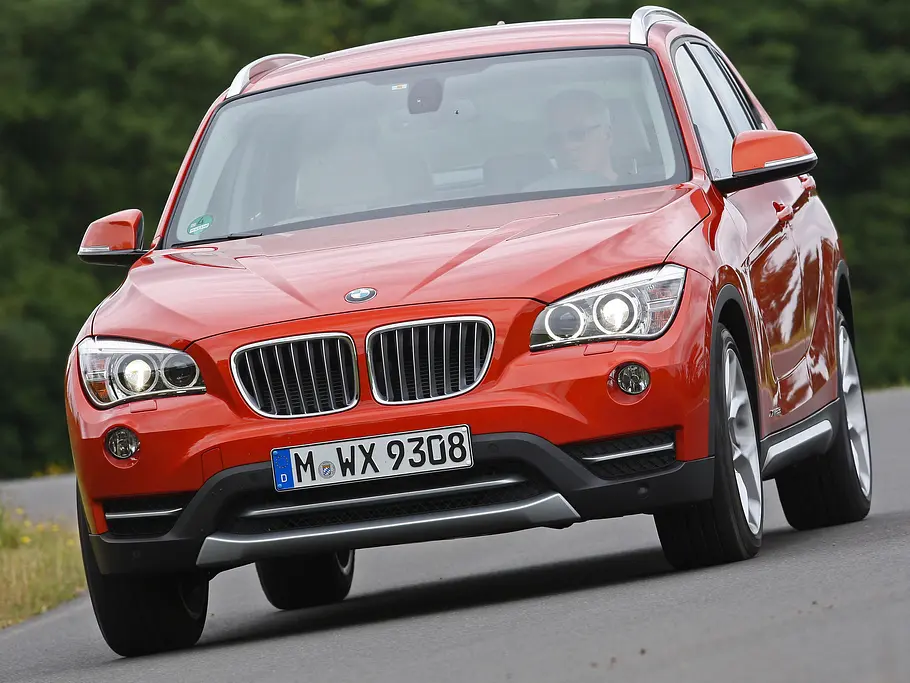 BMW X1 xDrive 20d BMW X1 xDrive 20d SUV-Vergleich 2012 Technik Fahraufnahme Front