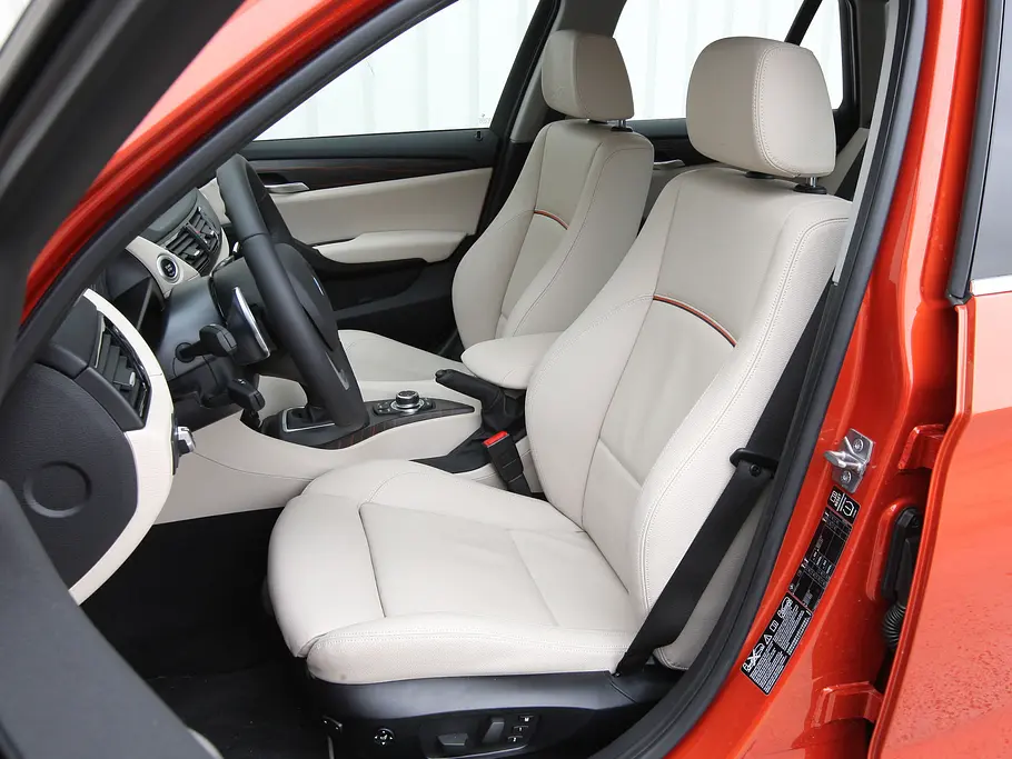BMW X1 xDrive 20d BMW X1 xDrive 20d SUV-Vergleich 2012