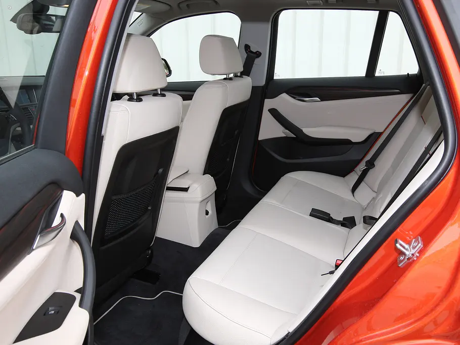 BMW X1 xDrive 20d BMW X1 xDrive 20d SUV-Vergleich 2012 Fond Platzangebot