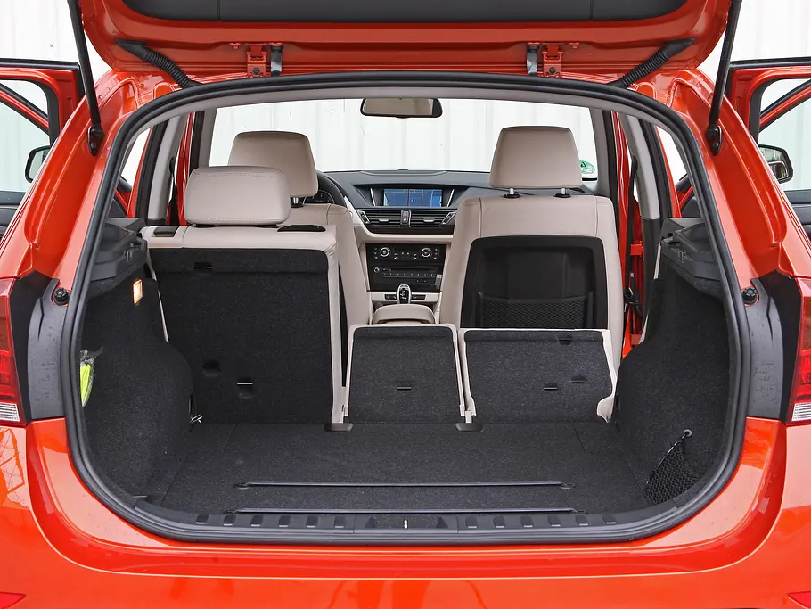 BMW X1 xDrive 20d BMW X1 xDrive 20d SUV-Vergleich 2012 Kofferraum