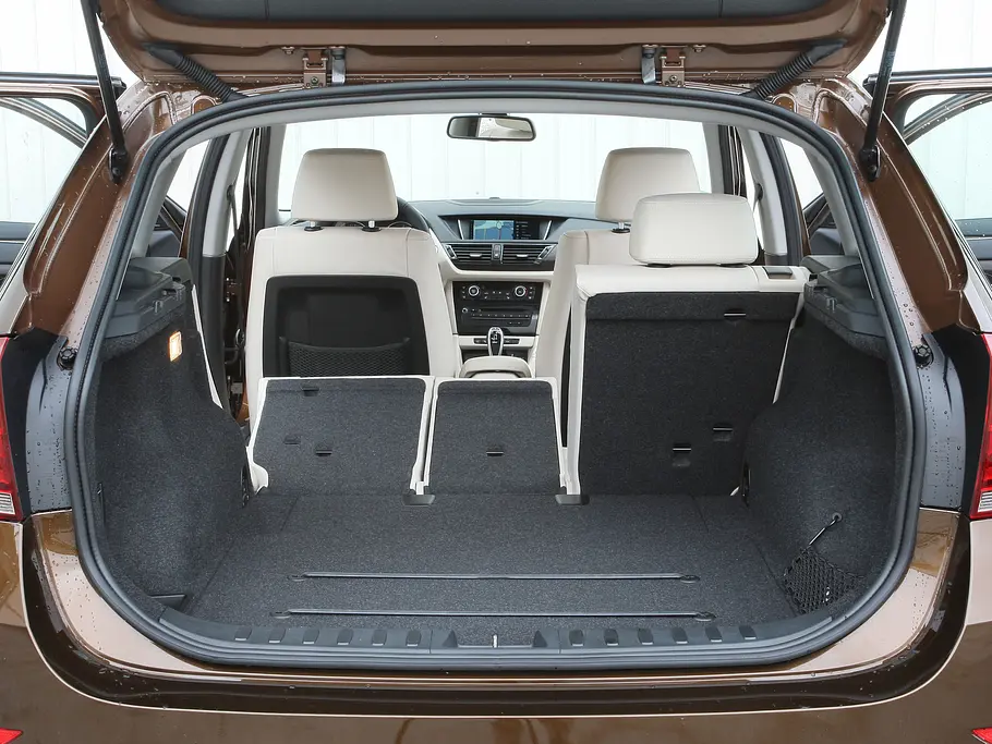 BMW X1 xDrive18d Bilder BMW X1 xDrive18d 2012 Kompakt SUV-Vergleich Kofferraum