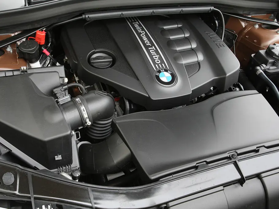 BMW X1 xDrive18d Bilder BMW X1 xDrive18d 2012 Kompakt SUV-Vergleich Motor