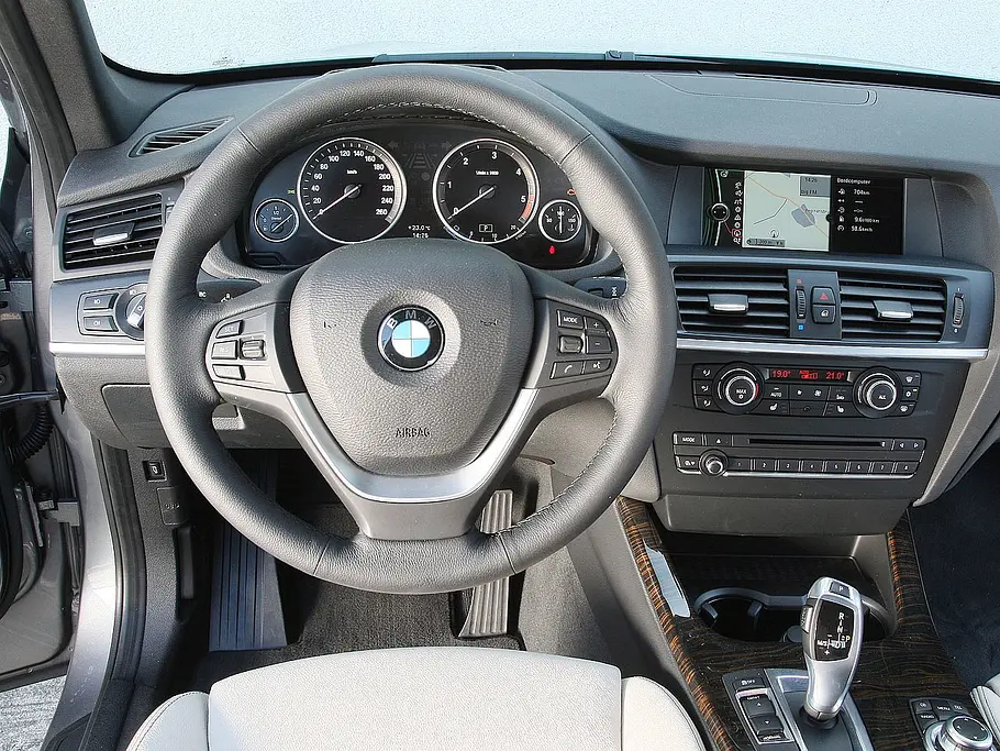 Bilder BMW X3 xDrive30d Cockpit