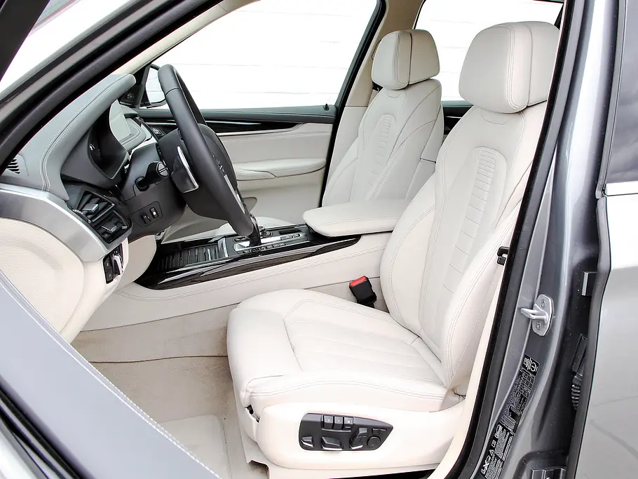 Bilder BMW X5 xDrive30d Oberklasse-SUV Komfortsitze