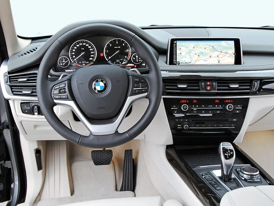 Bilder BMW X5 xDrive30d Oberklasse-SUV Cockpit