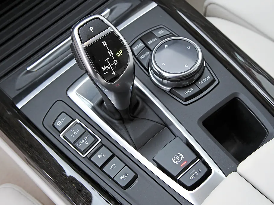 Bilder BMW X5 xDrive30d Oberklasse-SUV iDrive