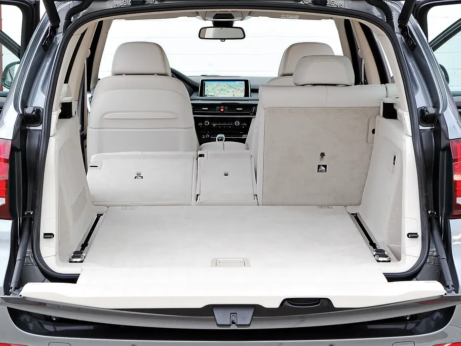 Bilder BMW X5 xDrive30d Oberklasse-SUV Kofferraum