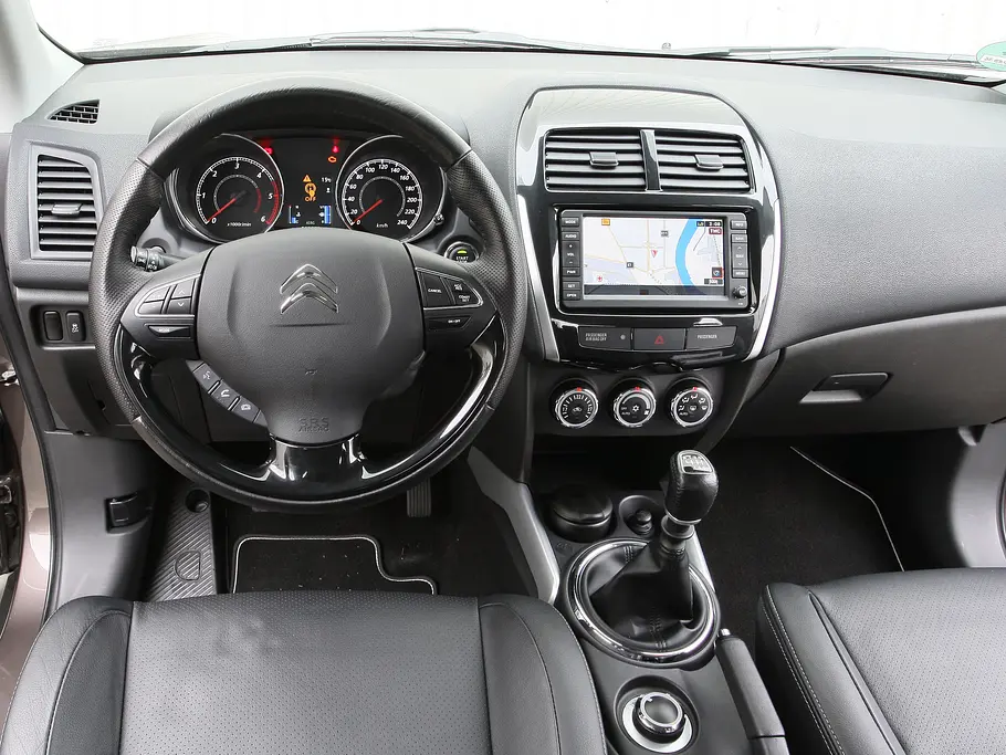 Citroën C4 Aircross HDi 150 4WD Bilder Citroën C4 Aircross HDi 150 4WD 2012 Kompakt SUV-Vergleich Cockpit