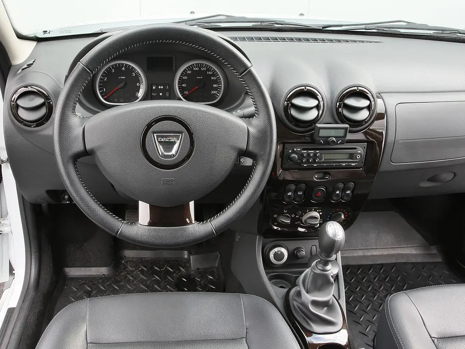 Dacia Duster dCi 110 4x4 Bilder Dacia Duster dCi 110 4x4 2012 Kompakt SUV-Vergleich Cockpit