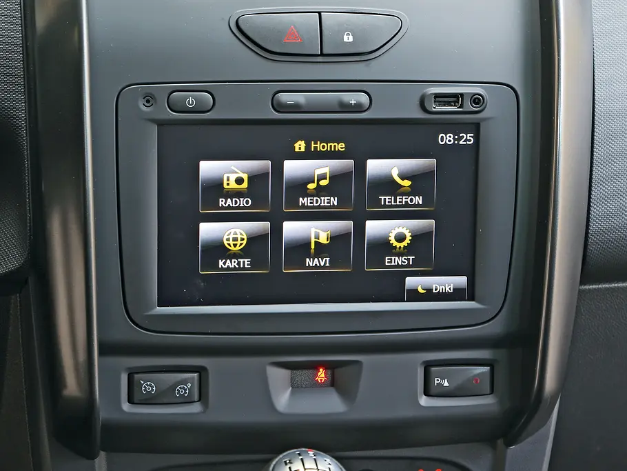 Bilder Dacia Duster TCe 125 4x2 2013 Fahrbericht Bordcomputer Touchscreen