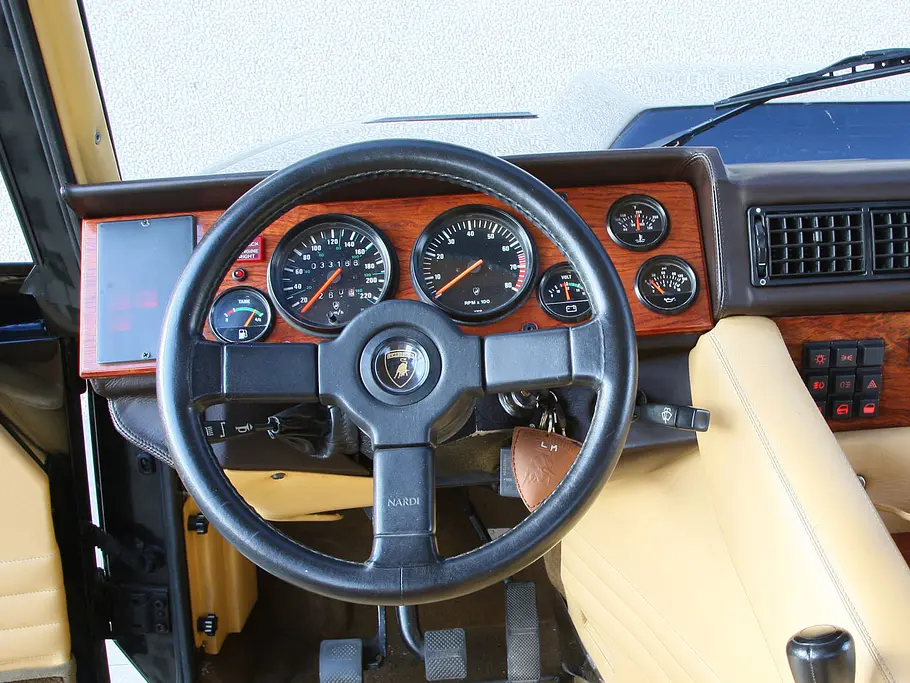 Bilder Faszination Auto Pick-ups Lamborghini LM 002 Cockpit