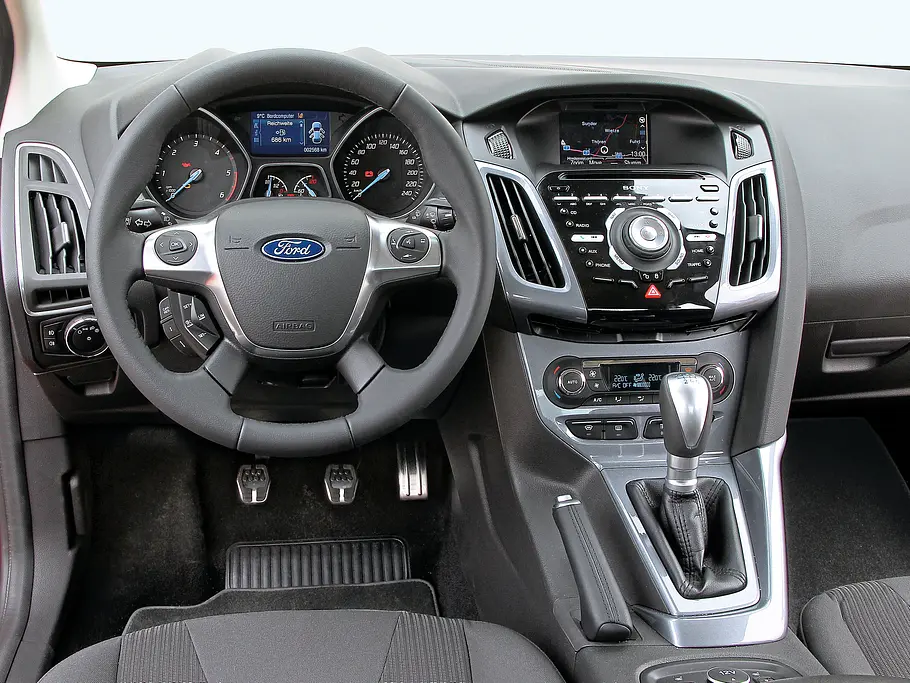 Bilder Ford Focus Limousine 2.0 TDCi Kompaktklasse-Vergleich Cockpit