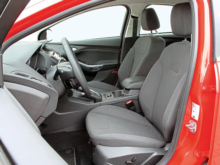 Bilder Ford Focus Limousine 2.0 TDCi Kompaktklasse-Vergleich Sitze