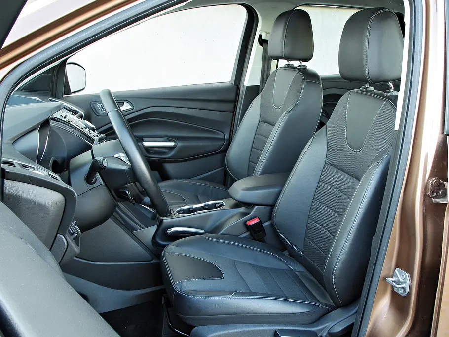 Bilder Ford Kuga 2.0 TDCI 4x4 Sitze